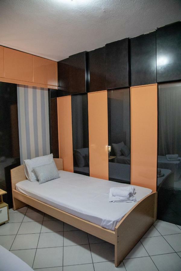 Christine'S Downtown Suites Cavala Exterior foto