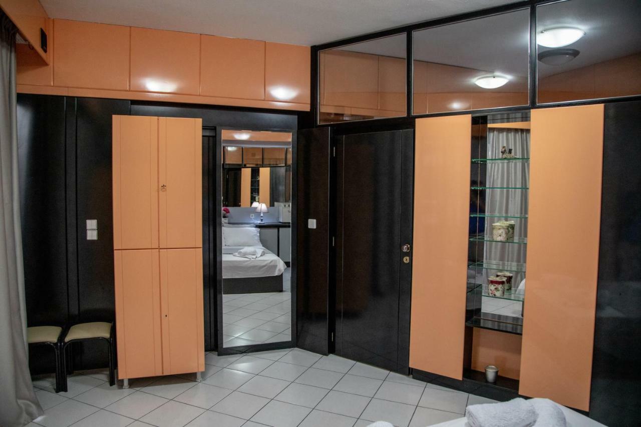 Christine'S Downtown Suites Cavala Exterior foto