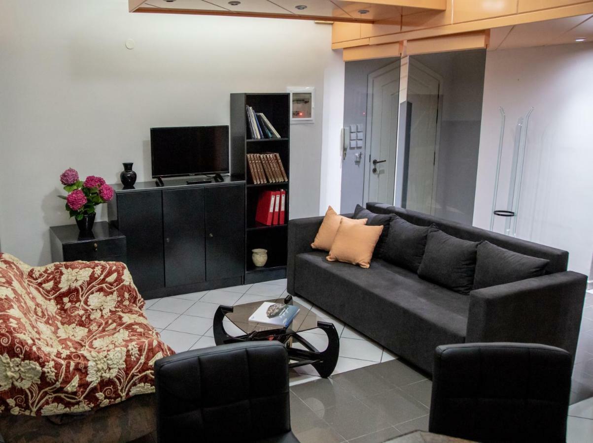 Christine'S Downtown Suites Cavala Exterior foto